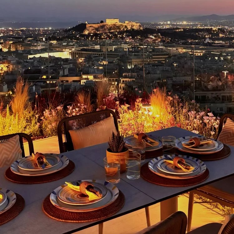 Rooftop bars: Οι καλύτερες ταράτσες για ποτό στην Αθήνα