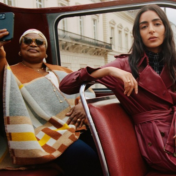 Burberry: Επιστροφή στο Λονδίνο με διώροφο λεωφορείο