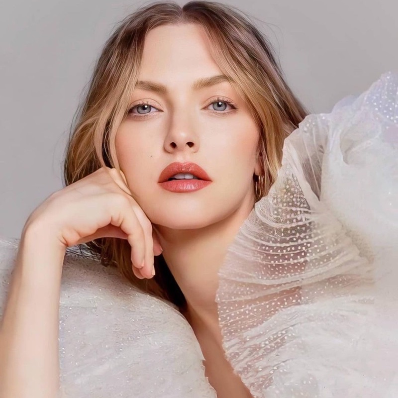 klasika kragion lancome amanda seifried