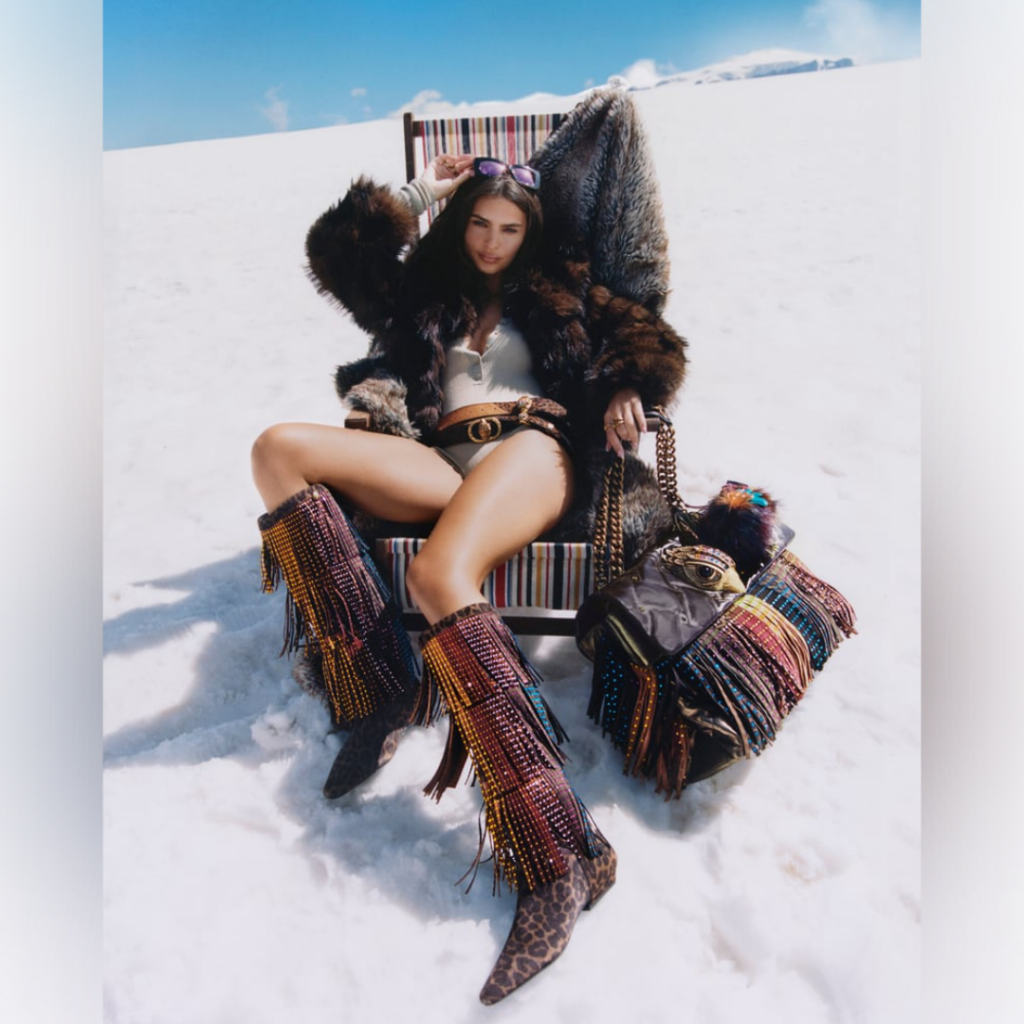 Kurt Geiger: Απόδραση σε λευκό φόντο και extravagant στιλ με πρωταγωνίστρια την Emily Ratajkowski