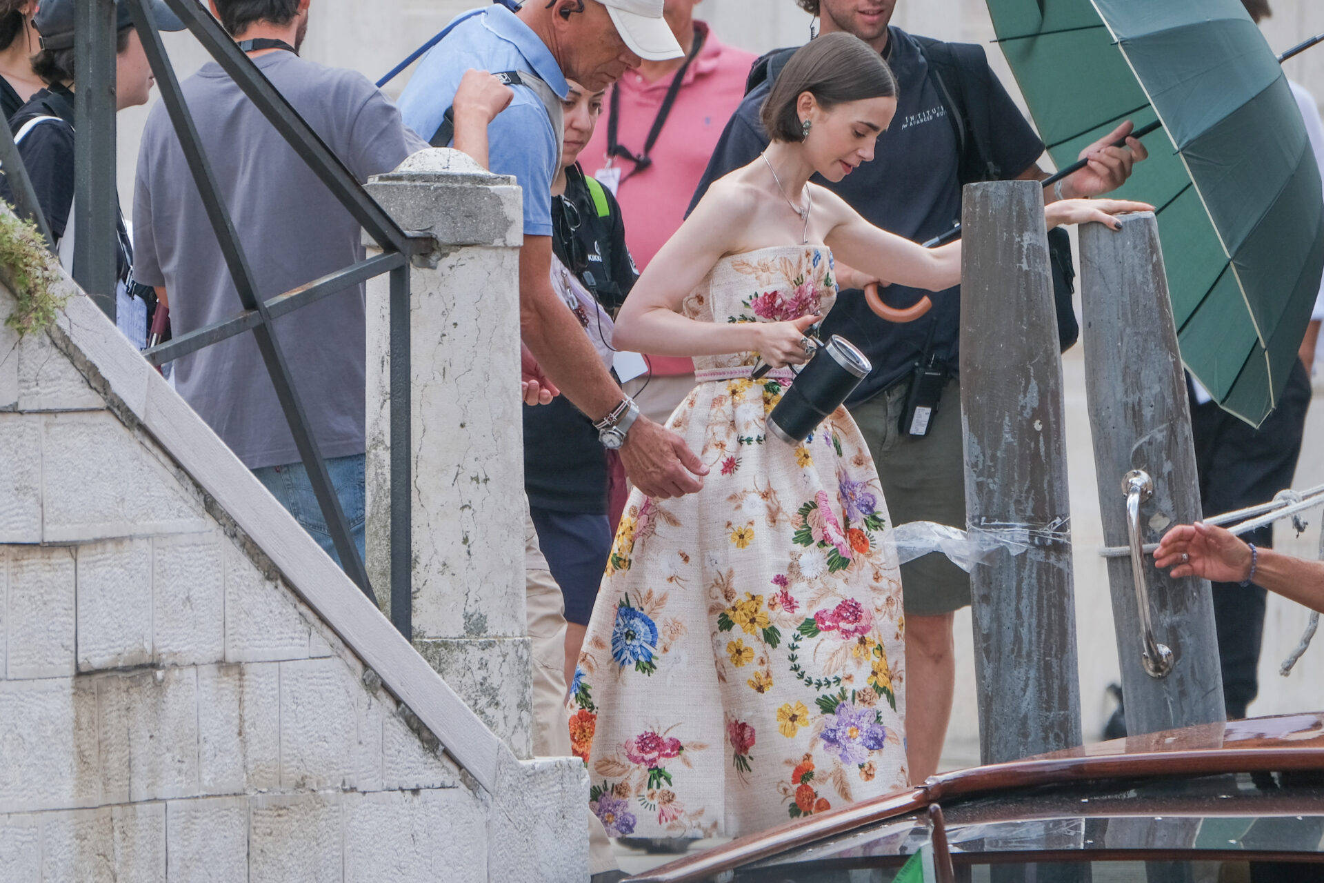 LILY COLLINS