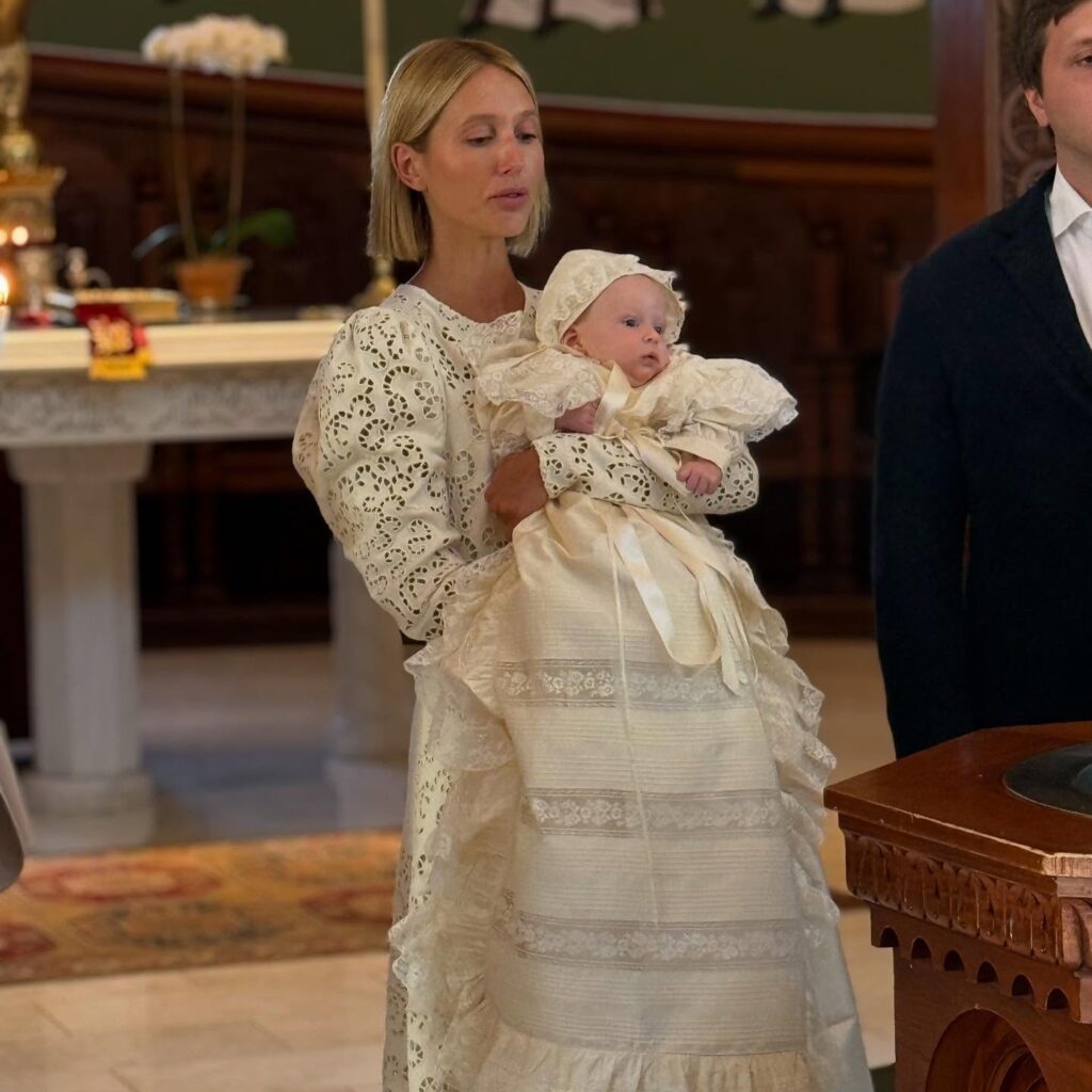 Μαρία Ολυμπία Ντε Γκρες: Νονά με broderie anglaise