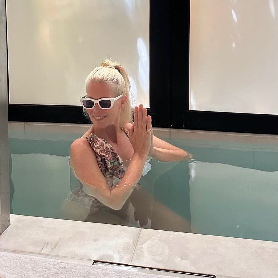 Claudia Schiffer: Το μπάνιο σε παγωμένο νερό κάνει καλό στην υγεία τελικά;