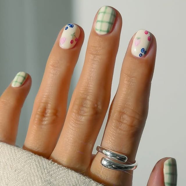 picnic nails 1