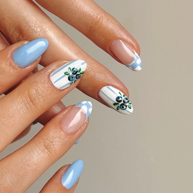 Picnic nails: Η νοσταλγική τάση που επιστρέφει στο μανικιούρ