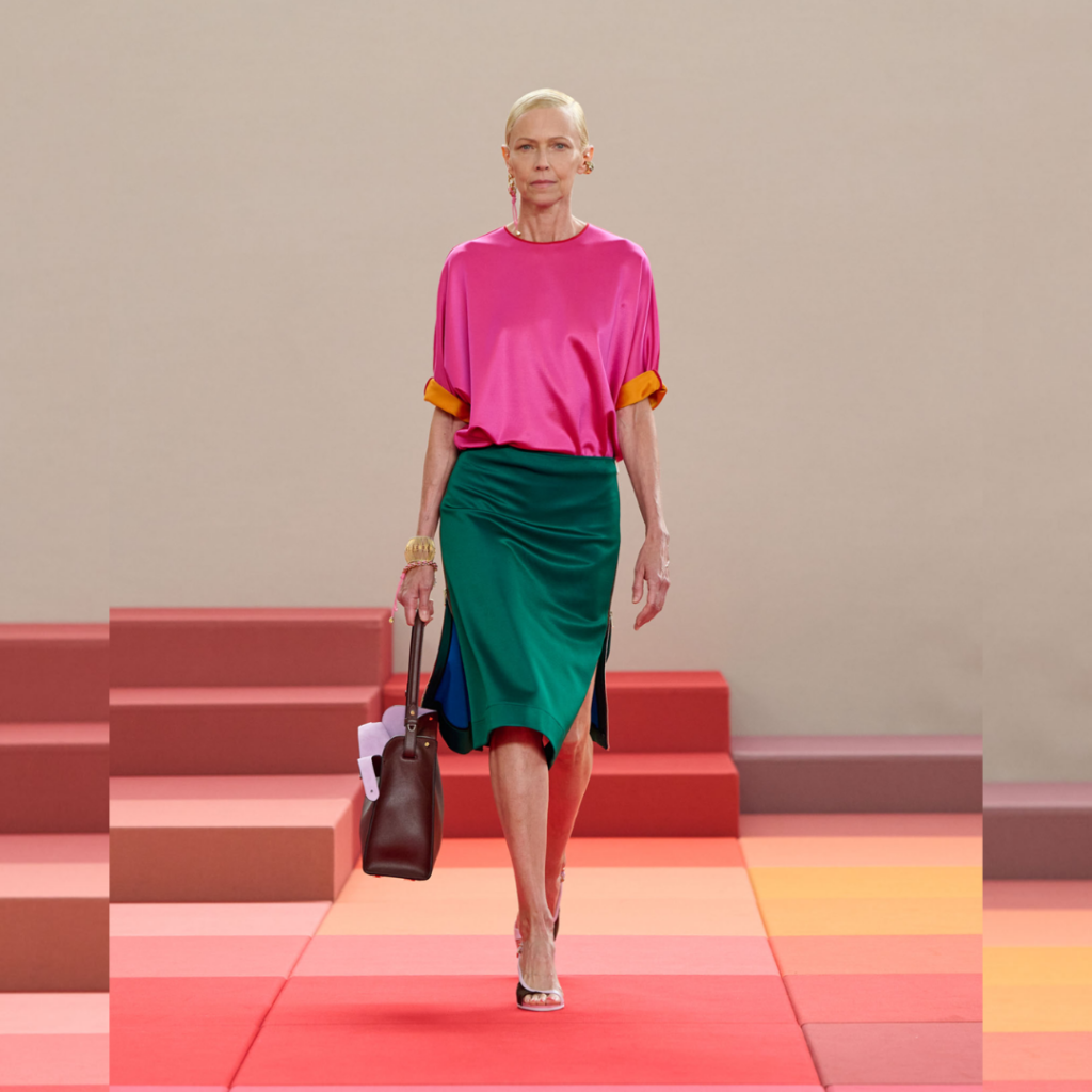 Fendi Spring/Summer 2026: Πώς να φορέσετε τις αδελφές αποχρώσεις ροζ – κόκκινο