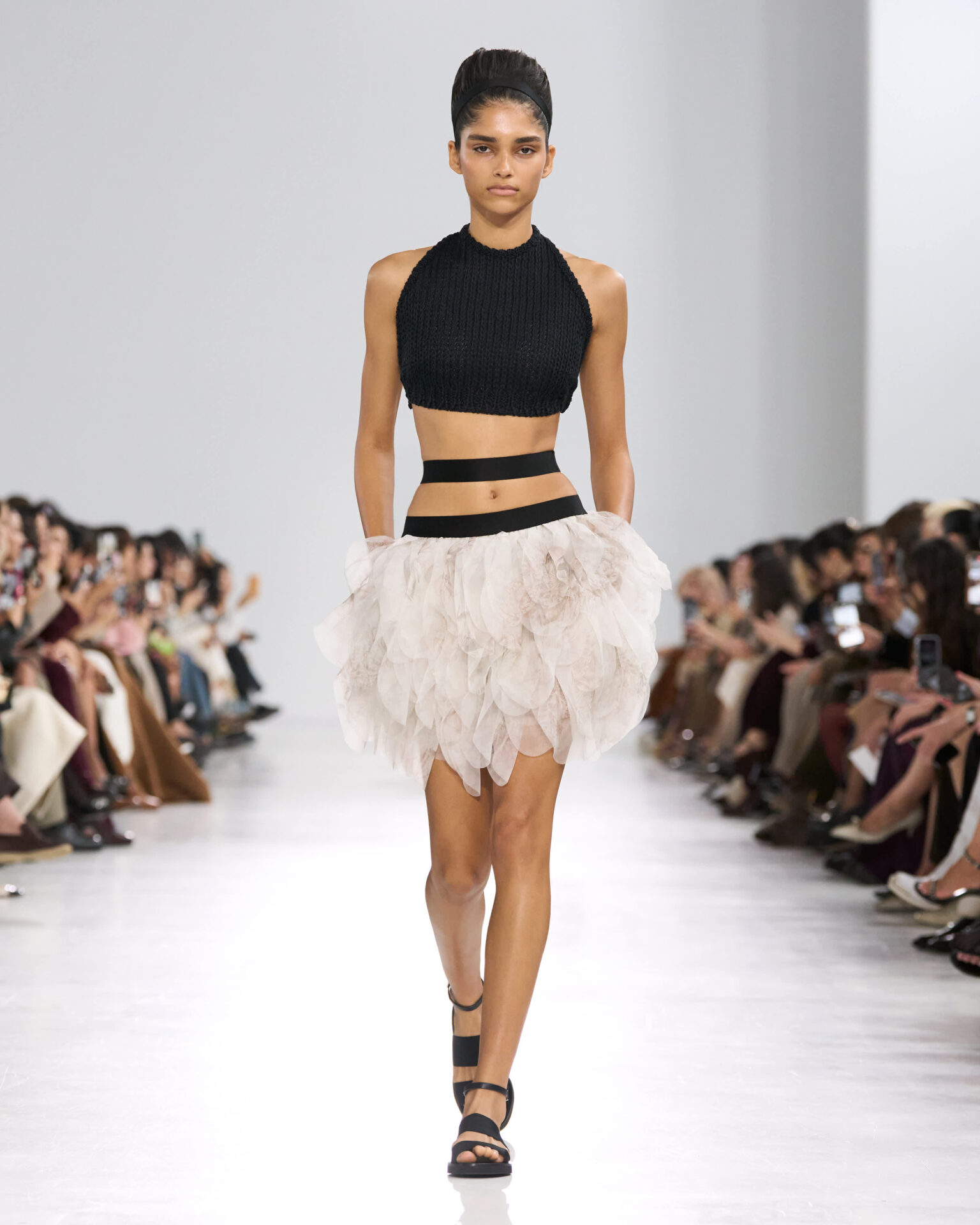 LOOK ΑΠΟ ΤΗΝ ΕΠΙΔΕΙΞΗ ΤΗΣ MAX MARA ΑΝΟΙΞΗ-ΚΑΛΟΚΑΙΡΙ 2026