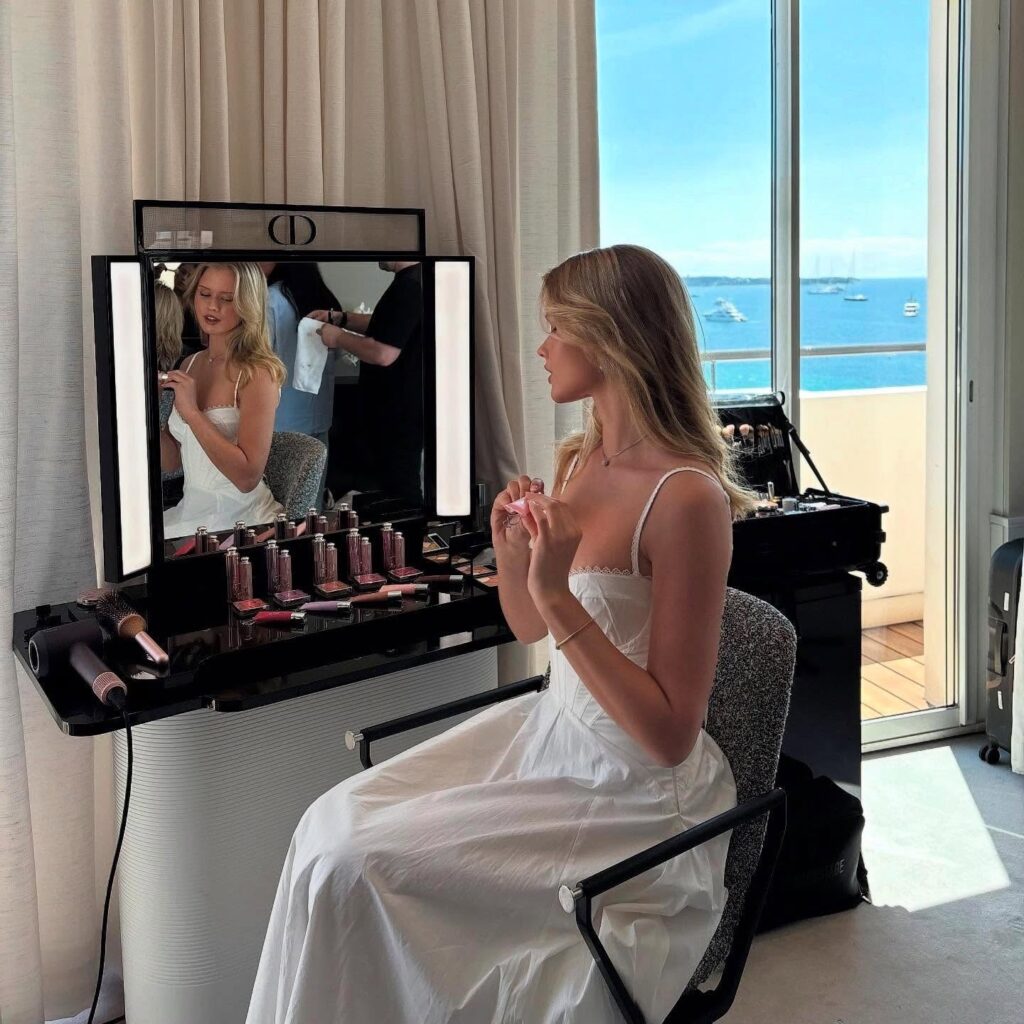 Πώς να αφαιρέσετε τους λεκέδες από make-up από τα ρούχα