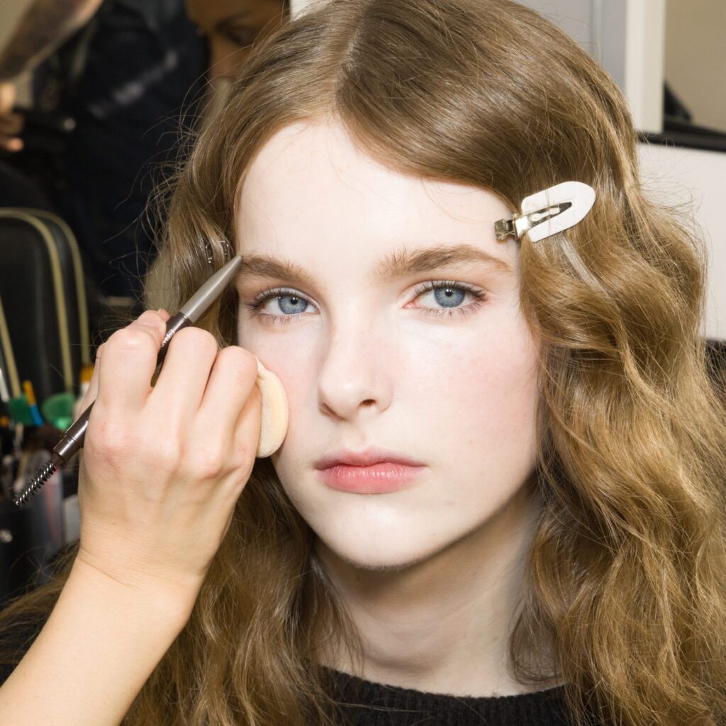 Brows Couture: Αποκτήστε φρύδια όπως των μοντέλων στα fashion shows