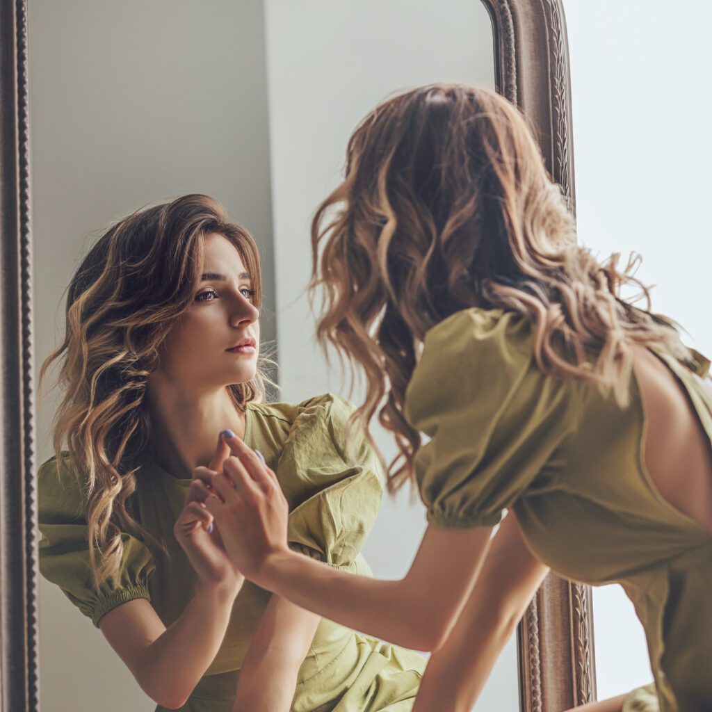 Internet of Mirrors: Ξέρετε τί είναι το Διαδίκτυο των Καθρεφτών και τί σημαίνει για την ομορφιά σας;