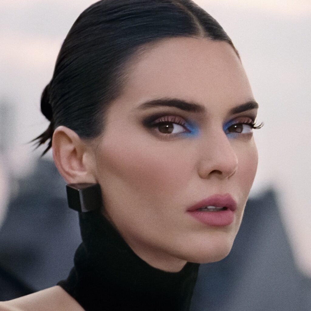 Mugler: Ξαναμπαίνει στο παιχνίδι του μακιγιάζ με την Kendall Jenner