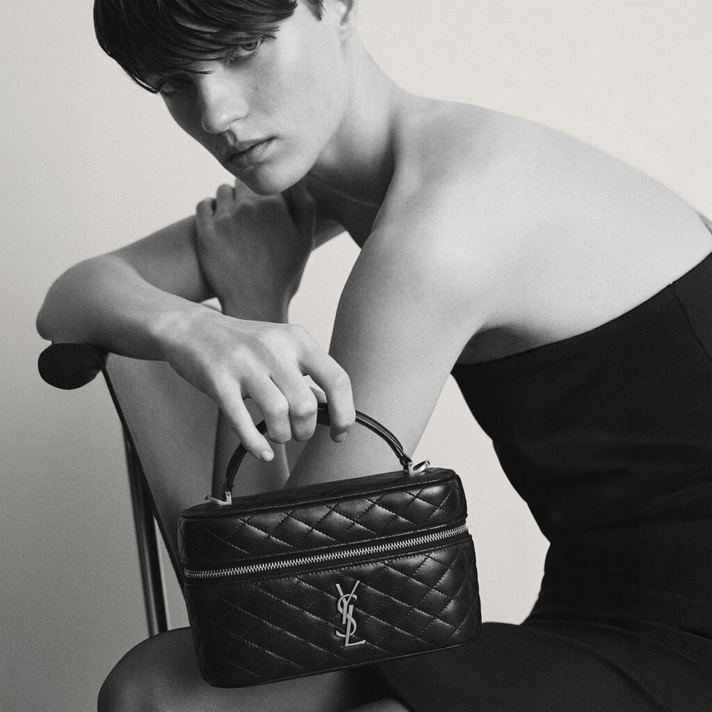 Φορέστε το νεσεσέρ σας: οι vanity bags είναι must και το φθινόπωρο