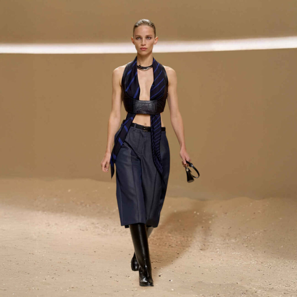 Hermès ss26: Η αδιαπραγμάτευτη κυριαρχία της σύγχρονης Αμαζόνας