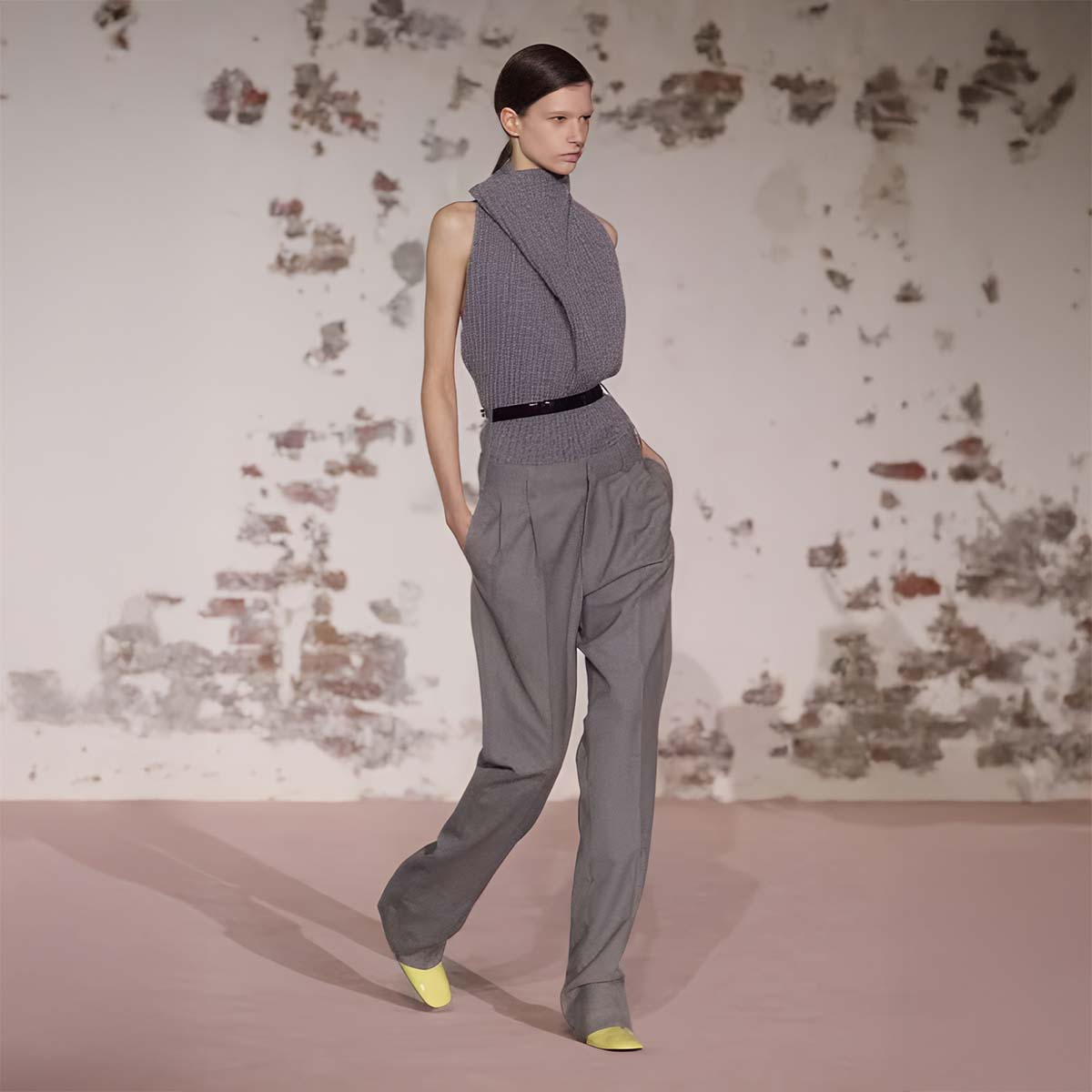 VictoriaBeckhamF25look28_gkri-poulover_1066x1600