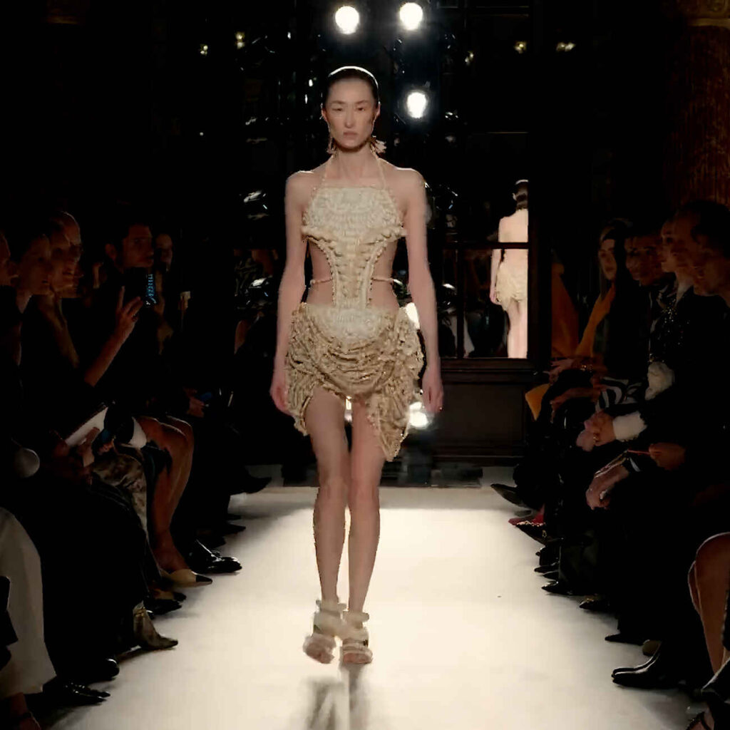 Balmain ss26: Επιστροφή στην παραλία