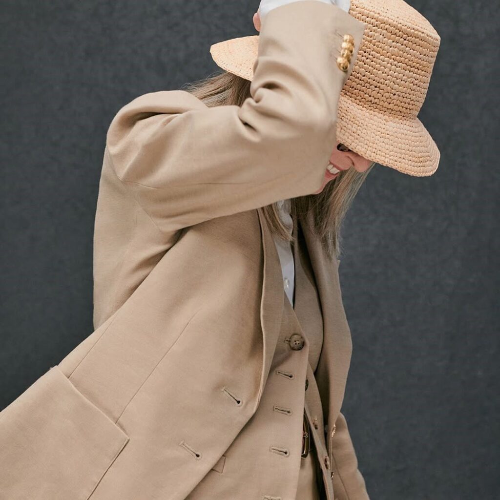 Diane Keaton: Το στιλ μιας γυναίκας που δεν αντέγραψε ποτέ κανέναν | Γιατί φορούσε καπέλο;