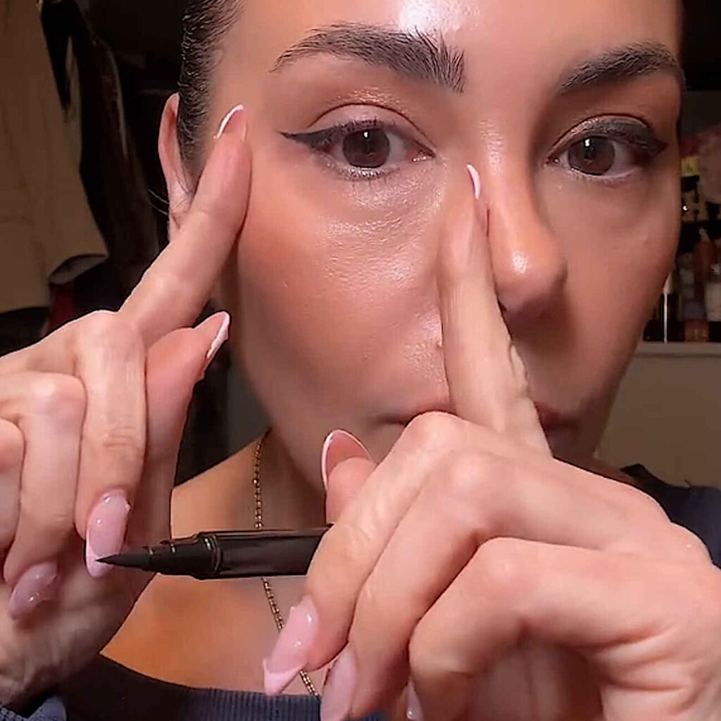 Eyeliner μετά τα 40: Λάθος και σωστοί τρόποι για να το φορέσετε