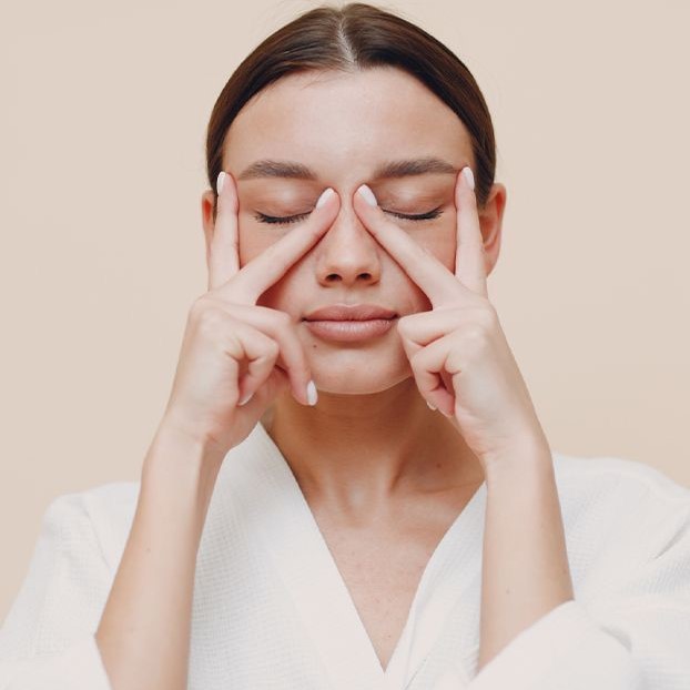 Face tapping: Τι σχέση έχει ένα χτύπημα στο πρόσωπο με τη συναισθηματική ελευθερία;