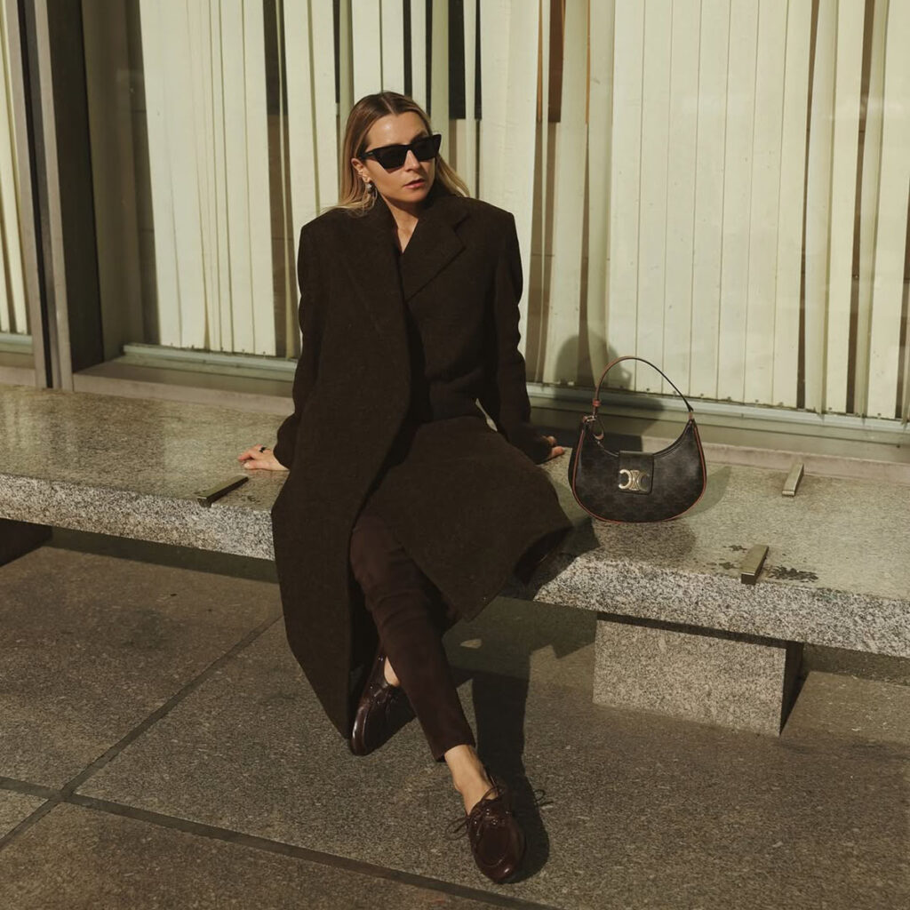 Τα καφέ loafers είναι το must του χειμώνα