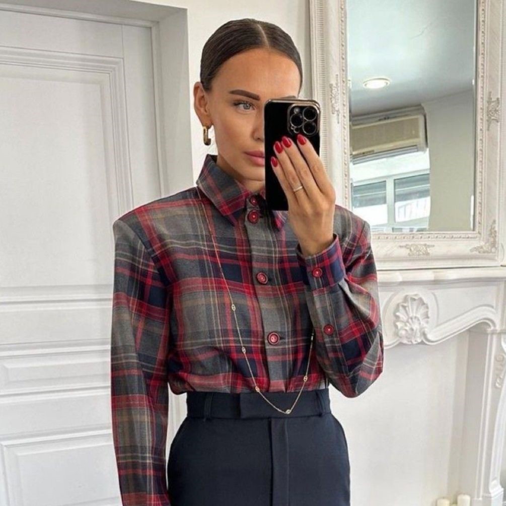 karo-poukamiso-fousta