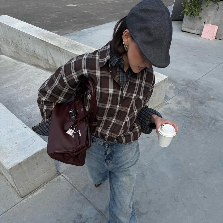 Flannel πουκάμισο: Γιατί δεν φεύγει ποτέ από τη μόδα