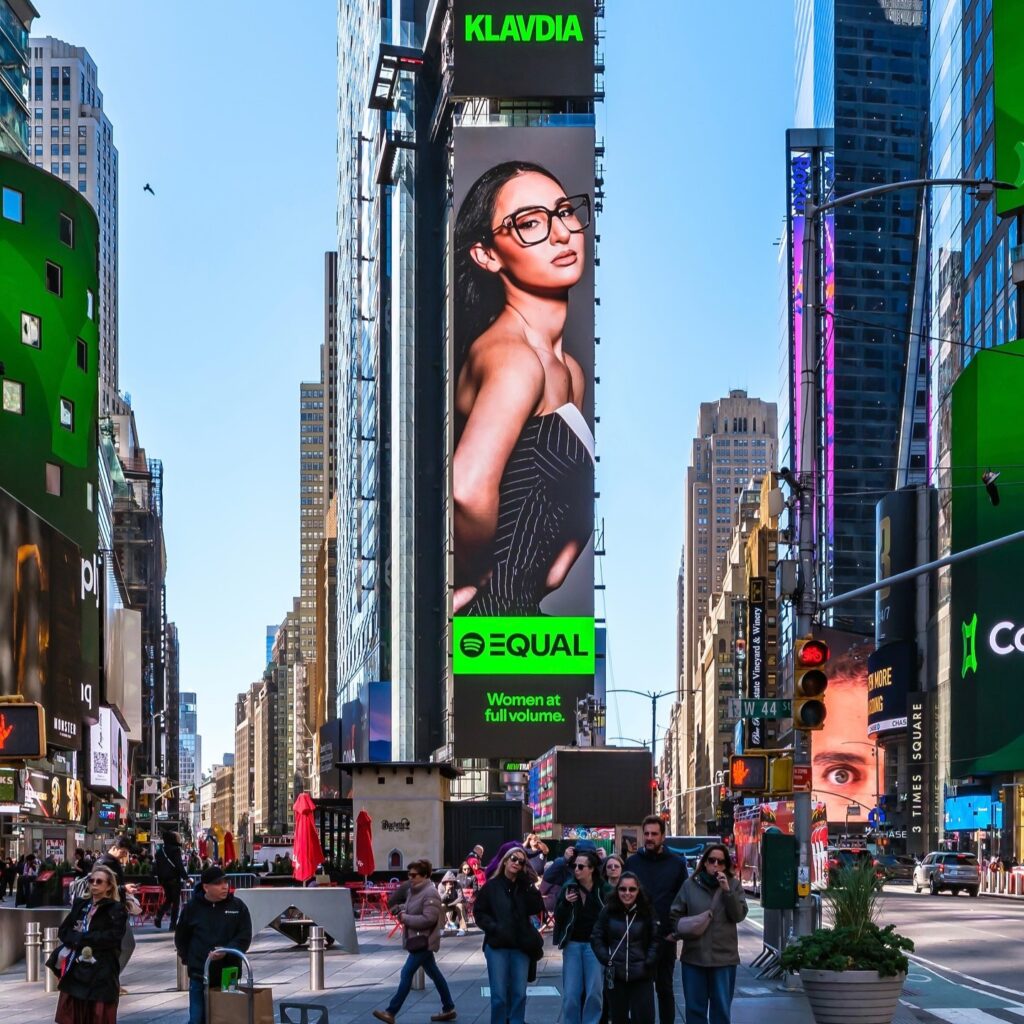 Τι κάνει μία Πόντια στην Times Square;