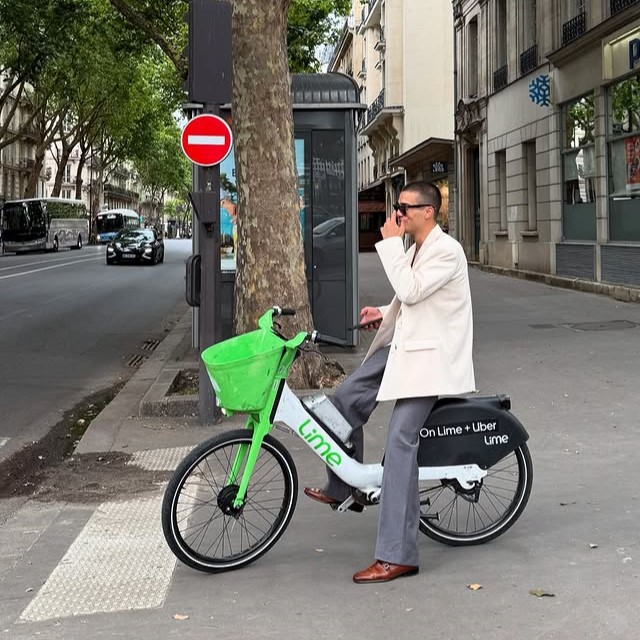 papoutsia-@adrianoromanini_