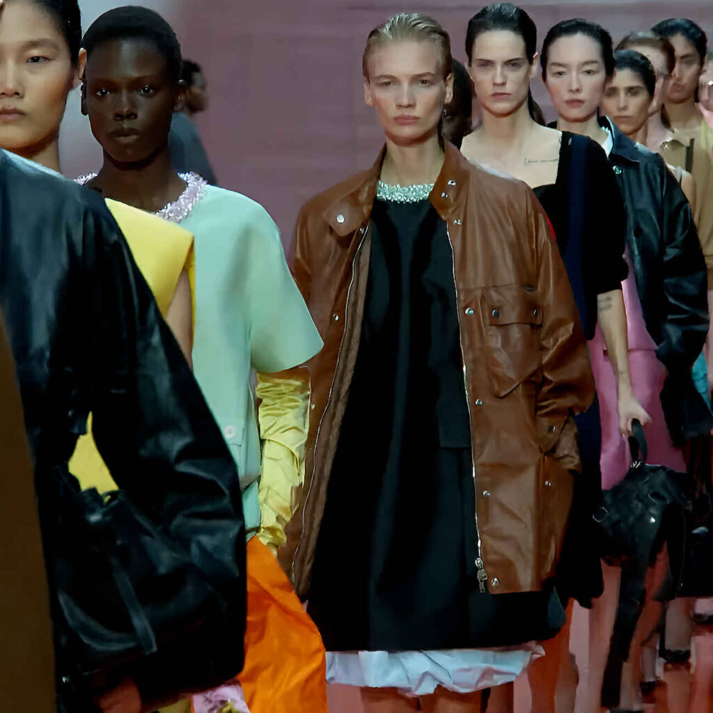 3 τάσεις που ξεχωρίσαμε από τη συλλογή της Prada SS’26