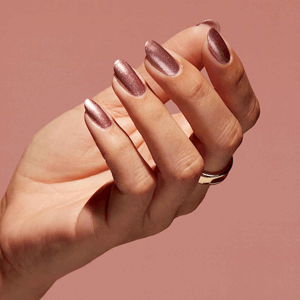 Rose gold manicure: Η πολυτέλεια στην άκρη των δακτύλων