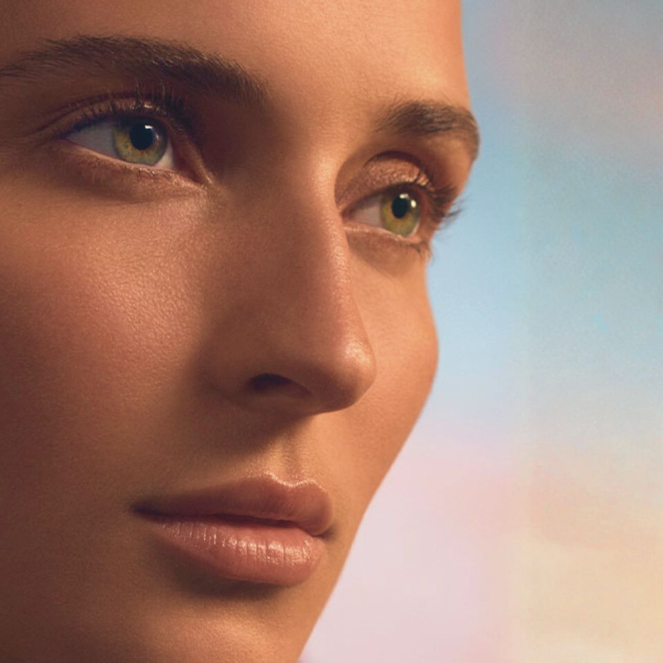 skincare routine la mer woman face
