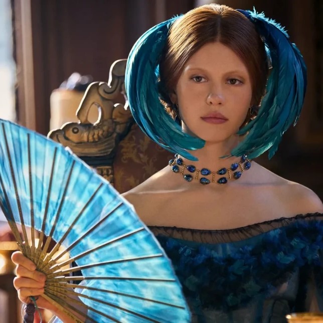 Frankenstein: Η ιστορία των vintage κοσμημάτων που φορά η Mia Goth