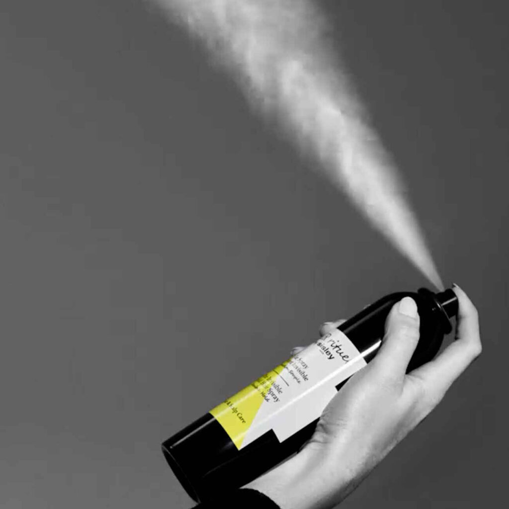 Αυτά τα πολυχρηστικά spray μαλλιών ξεμπερδεύουν, ενυδατώνουν, προστατεύουν