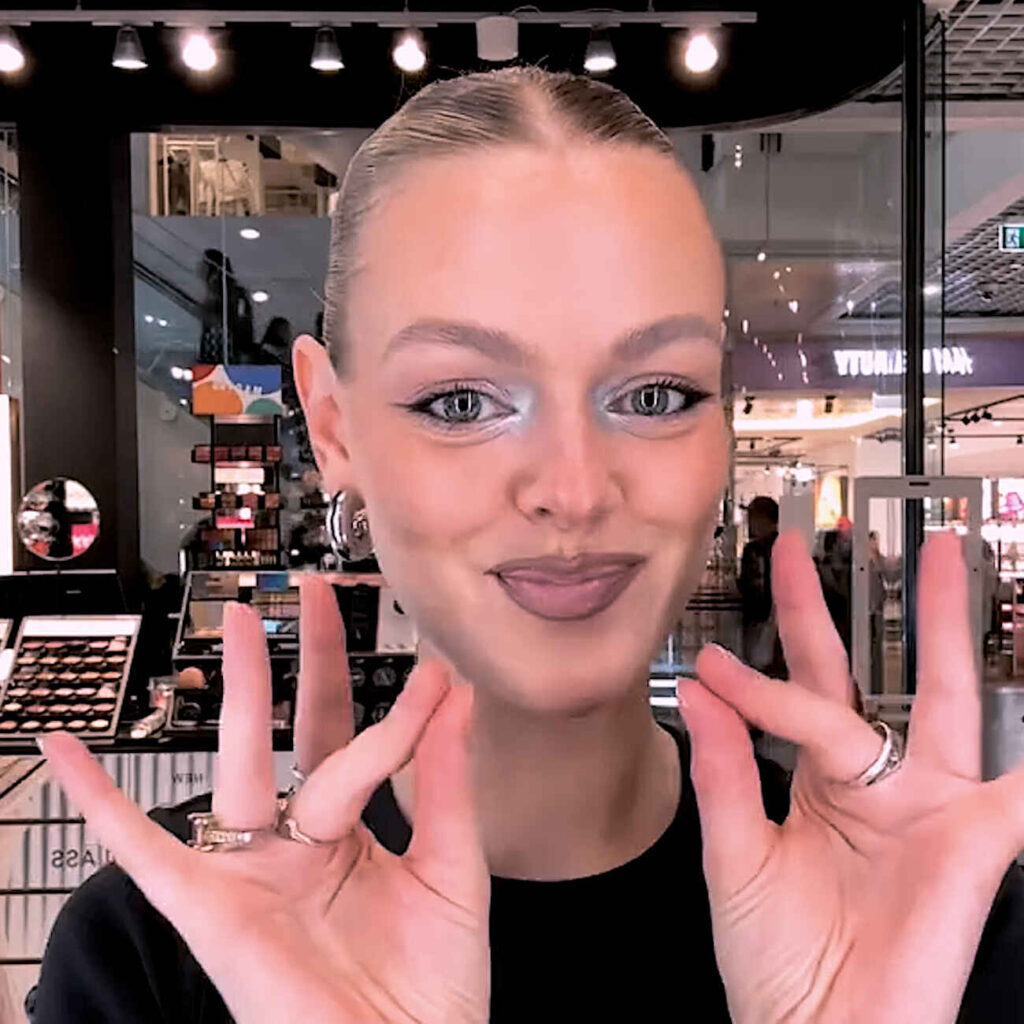 Είναι η γόμα χειλιών το πιο περίεργο προϊόν στο μακιγιάζ σήμερα;