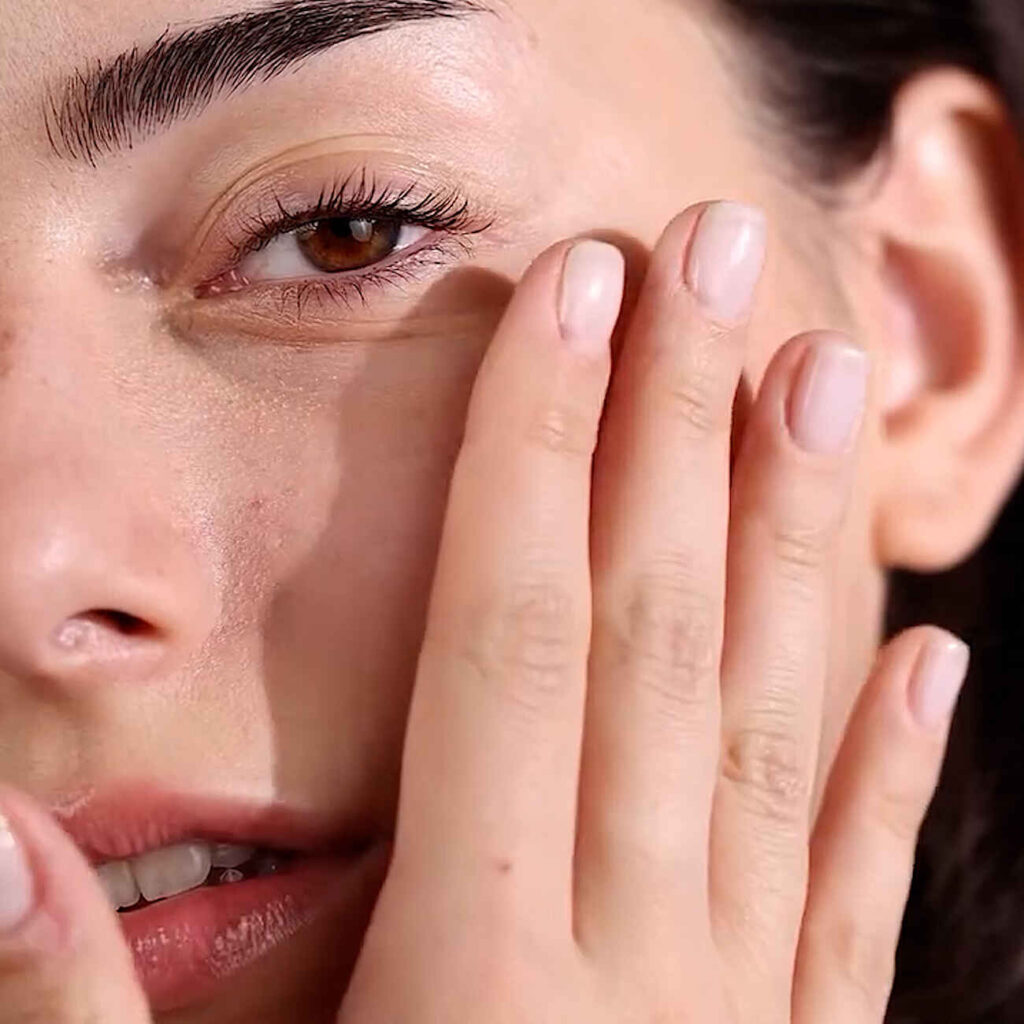 Apivita: Ποιο είναι το προϊόν που αλλάζει σελίδα για το brand