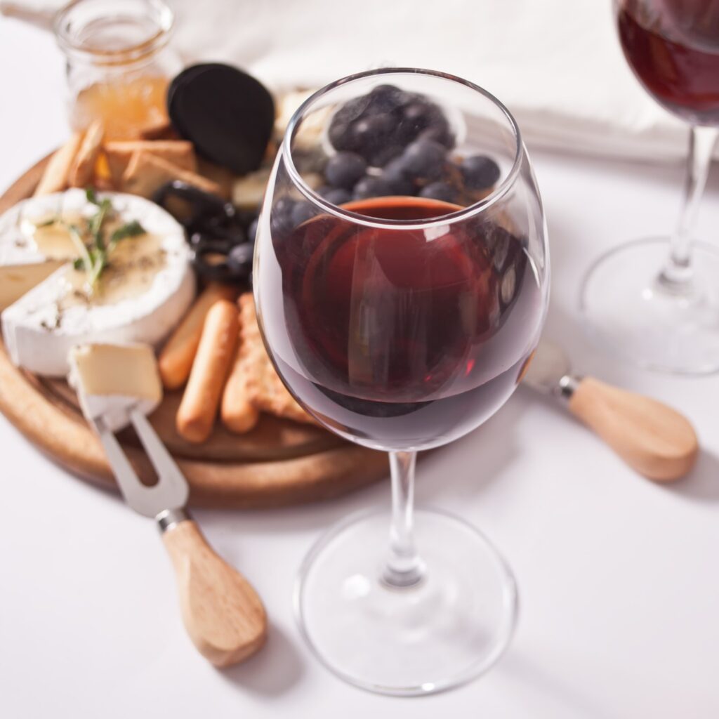 To κρασί Beaujolais Nouveau μόλις έφτασε: Πού θα το απολαύσετε στην Αθήνα;