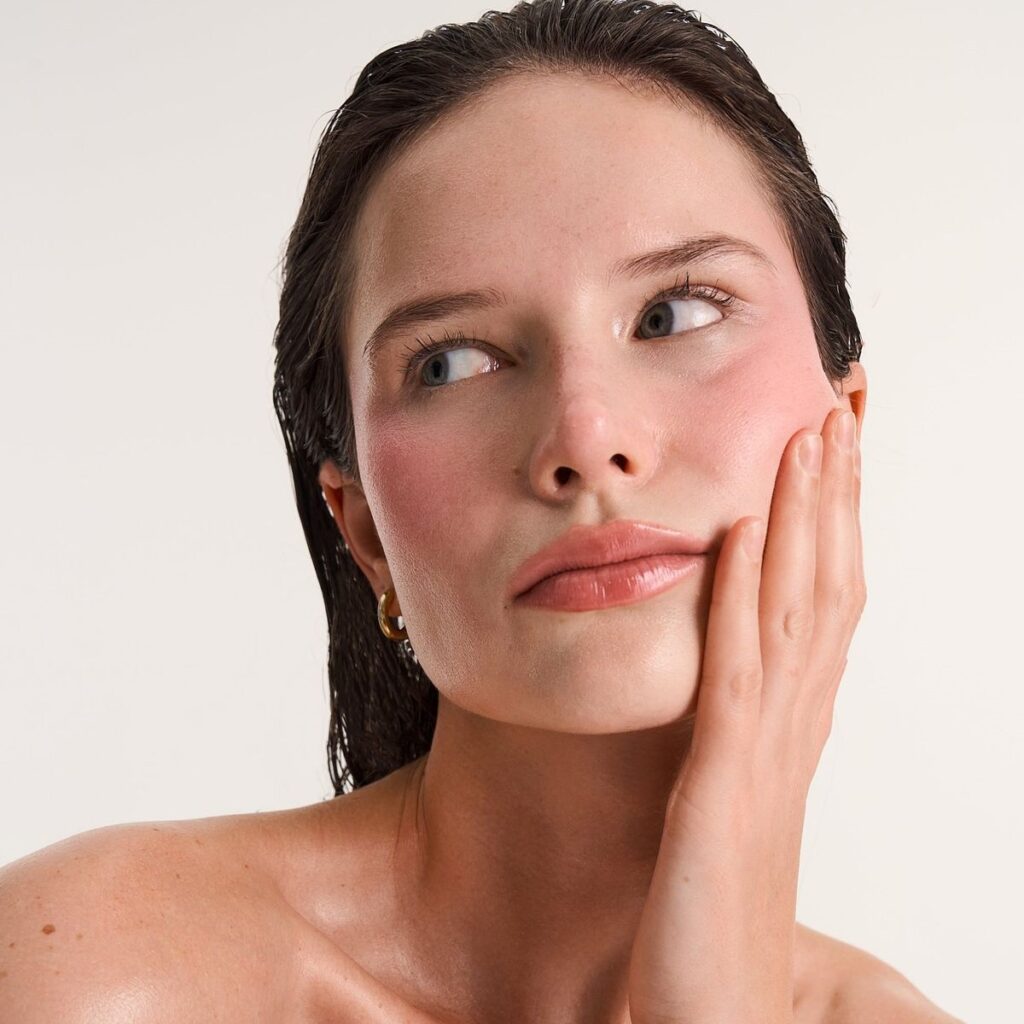 Είμαι αισθητικός και προτείνω τη θεραπεία διαμαντιού για άμεση λάμψη