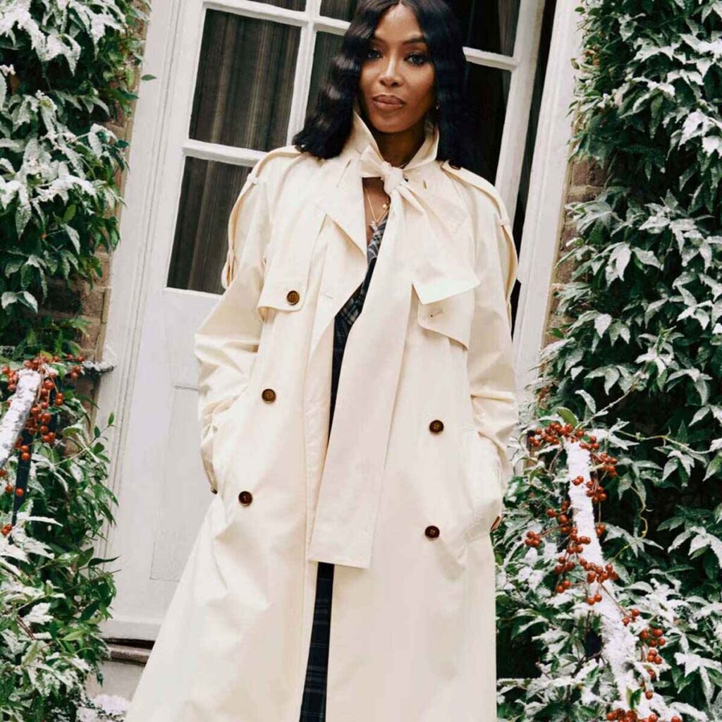 Burberry “’Twas The Knight Before”: Η βρετανική λάμψη των Χριστουγέννων με τη Naomi Campbell