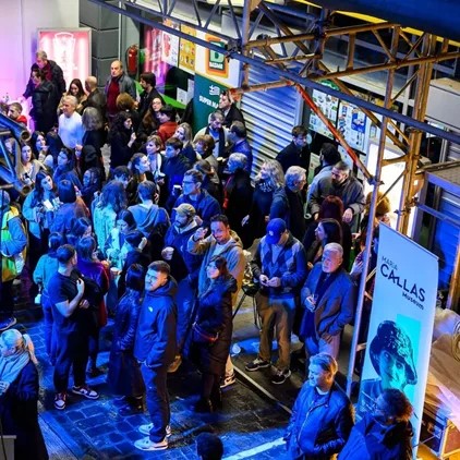 Ένα αναπάντεχο street party ζωντανεύει τη Μητροπόλεως