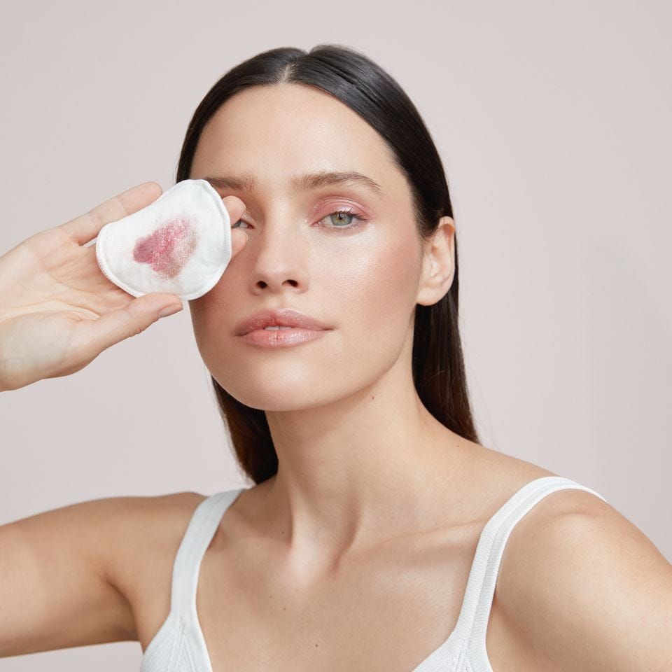 Διφασικό ντεμακιγιάζ ματιών: Γιατί να το προτιμήσετε