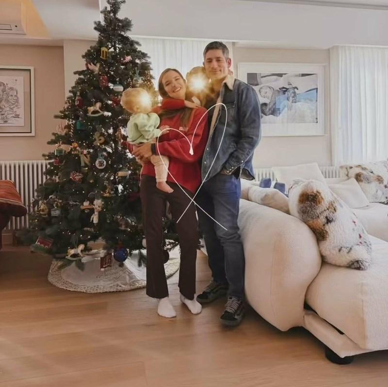 Δέντρο σε πρώτο πλάνο: Η Εριέττα Κούρκουλου – Λάτση μάς δείχνει πώς γίνεται το chic Christmas