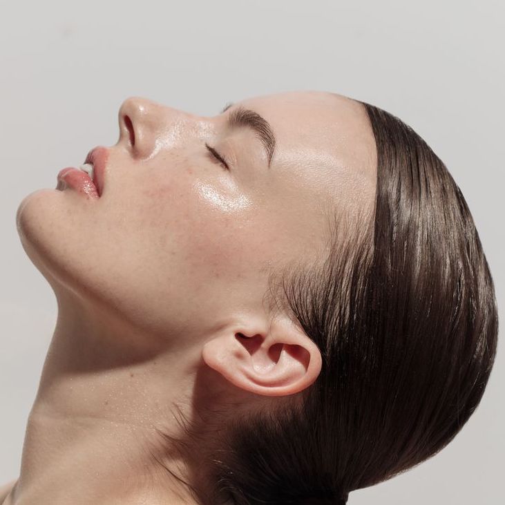 Face oils: Πώς να βάλετε το έλαιο στη ρουτίνα σας χωρίς να γυαλίζετε