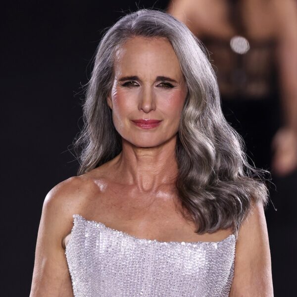 Γκρίζα μαλλιά ή καρκίνος; Το σώμα διαλέγει