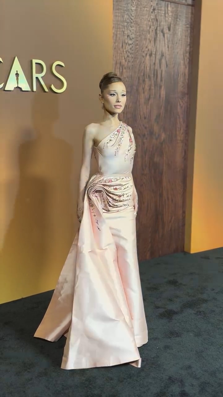 H ARIANA GRANDE ΣΤΑ GOVERNORS AWARDS 2025