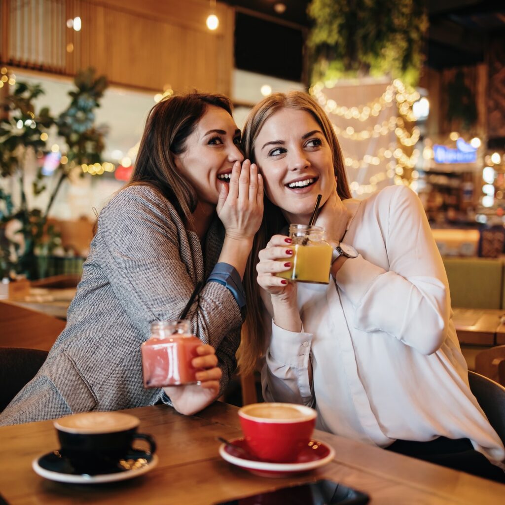 Δεν ακούτε καλά μέσα στο πλήθος; Τι δείχνει αυτό για το IQ σας