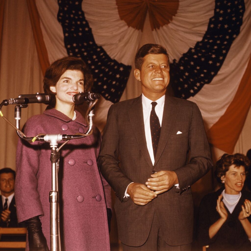 To μυστικό πίσω από το παλτό της Jackie Kennedy | Πώς θα το αποκτήσετε