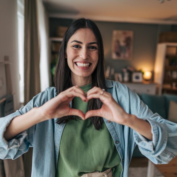 Η θεραπευτική δύναμη της καλοσύνης | Τι λέει καθηγητής του Harvard