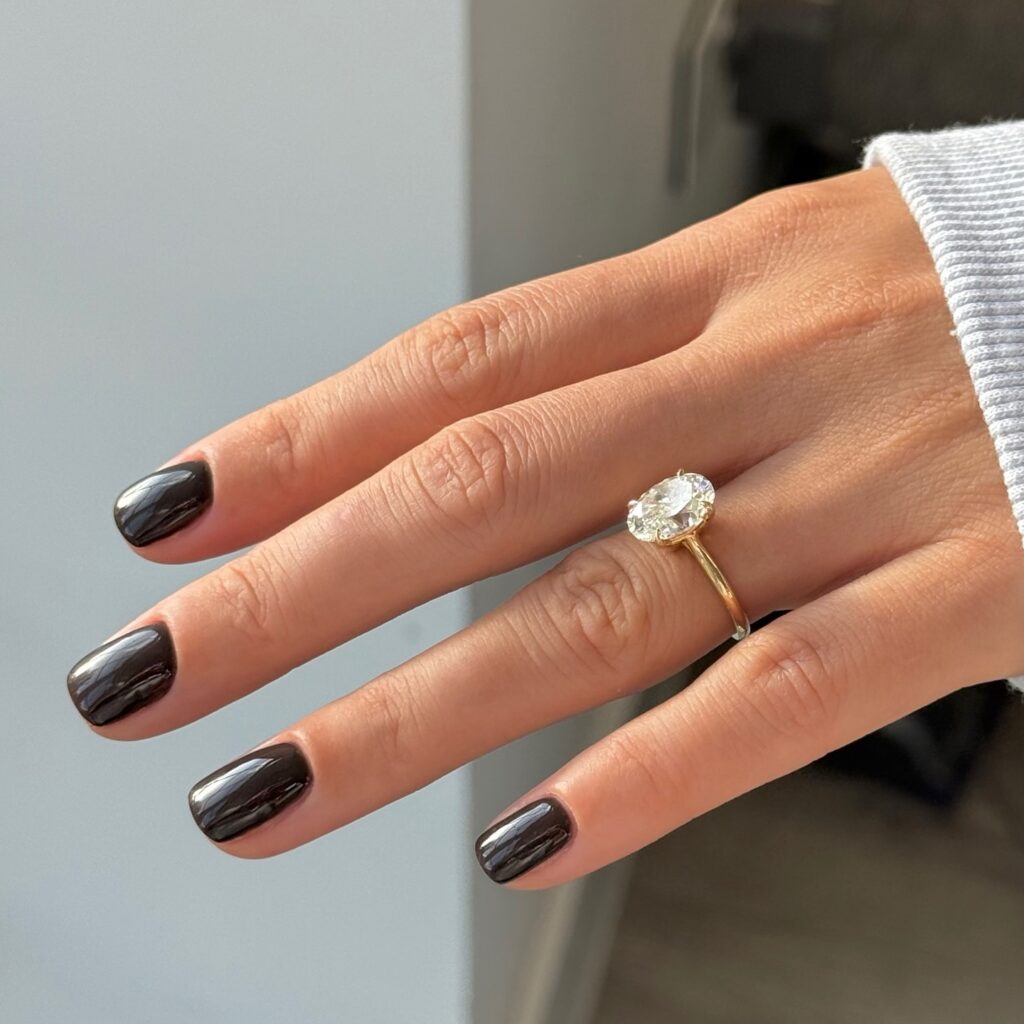 Κοντά νύχια: 3 DIY χρώματα εν όψει γιορτών