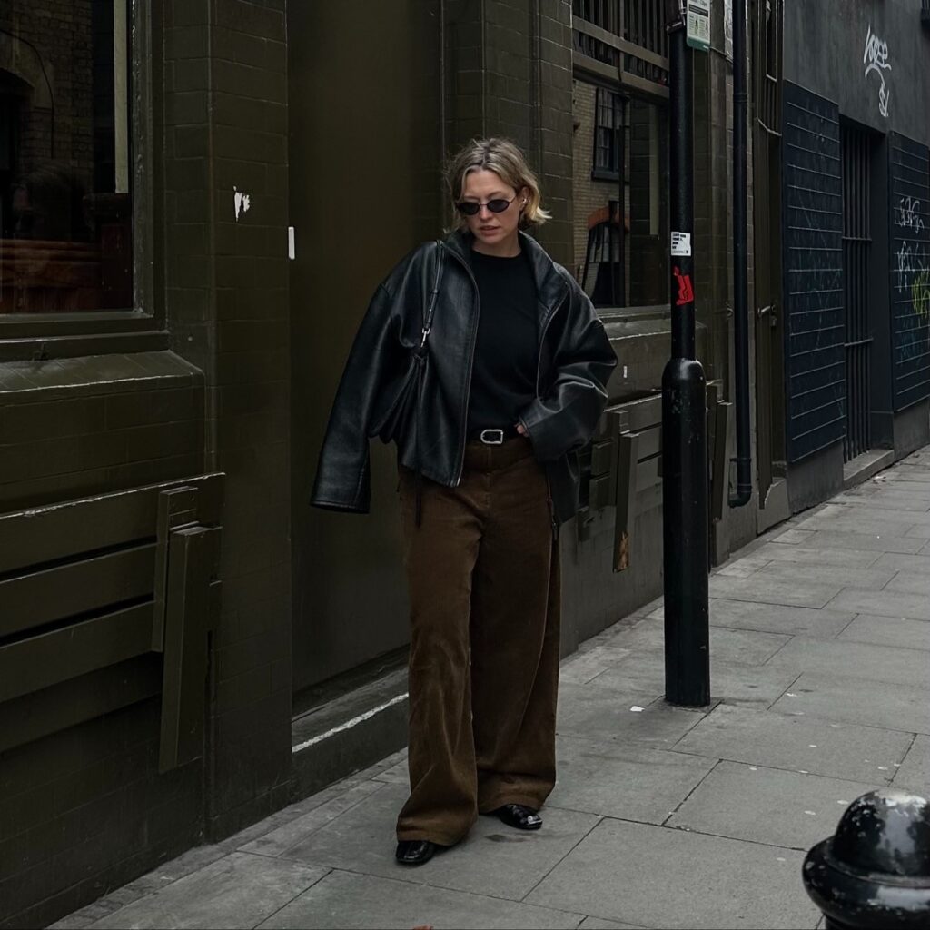 Κοτλέ παντελόνια και 4 τάσεις σε παπούτσια με τα οποία δείχνουν πιο κομψά