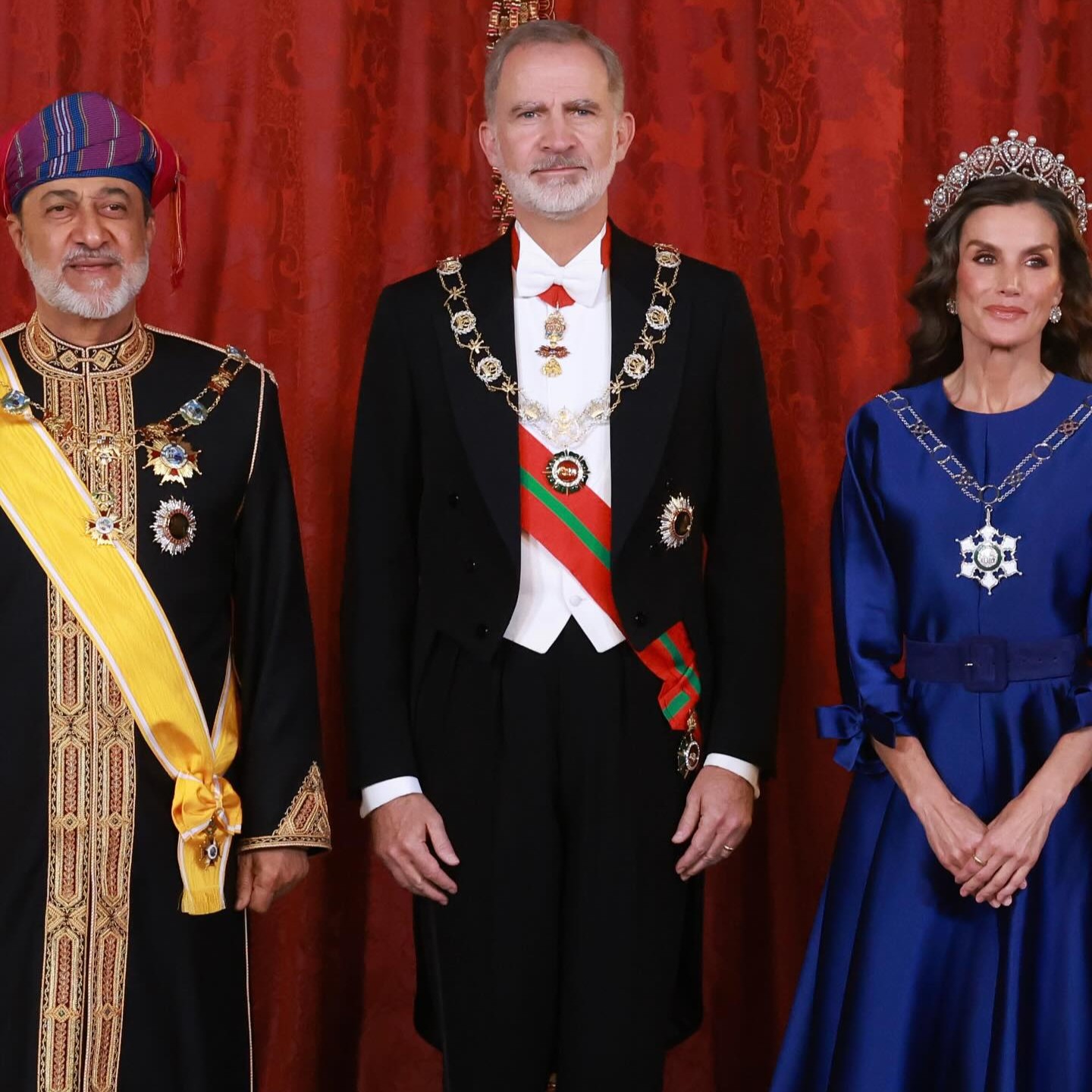 H ΒΑΣΙΛΙΣΣΑ LETIZIA ΜΕ ΤΟΝ ΒΑΣΙΛΙΑ FELIPE KAI TON ΣΟΥΛΤΑΝΟ ΤΟΥ ΟΜΑΝ