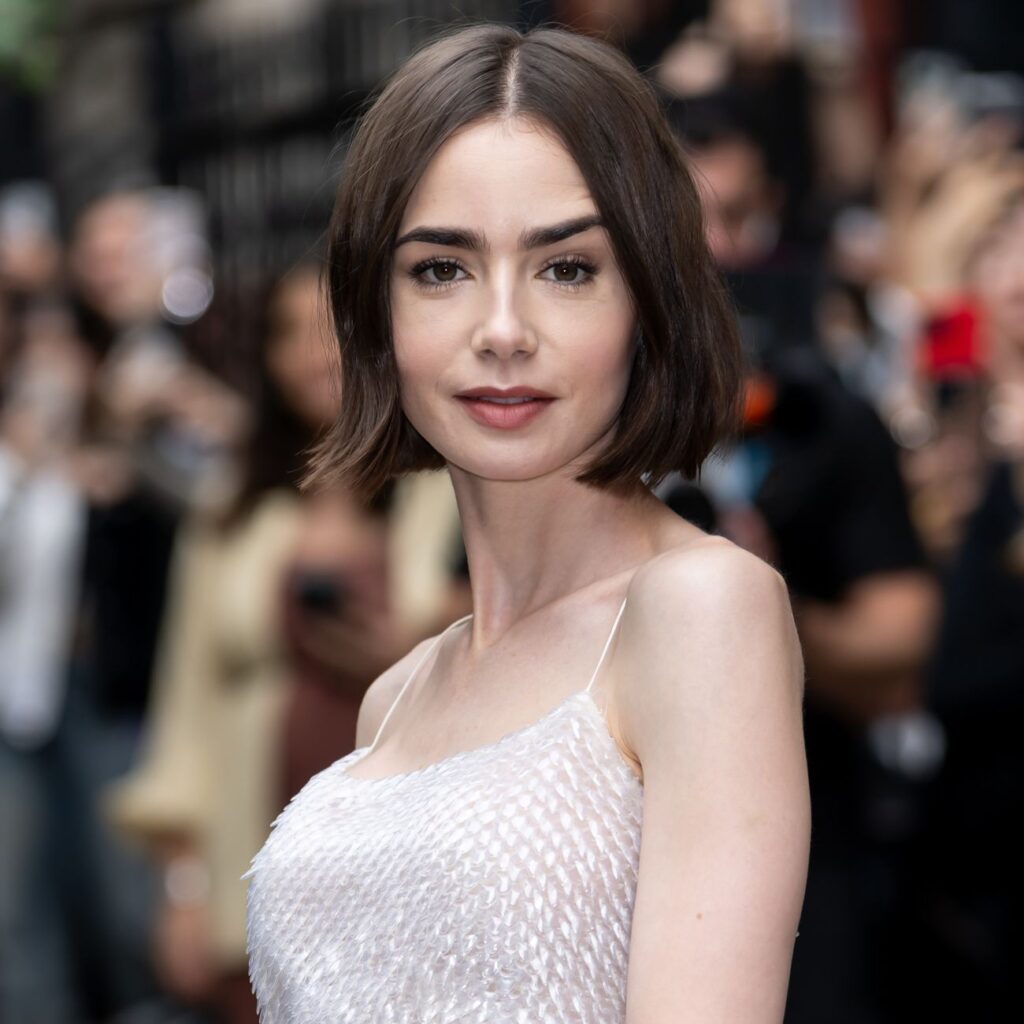 Emily in Athens: Τι γυρεύει η Lily Collins στα Πετράλωνα;
